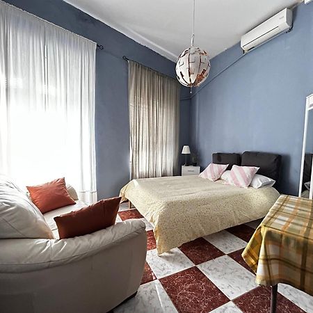 Santa Isabel Low Cost Rooms In Private House Севилья Экстерьер фото