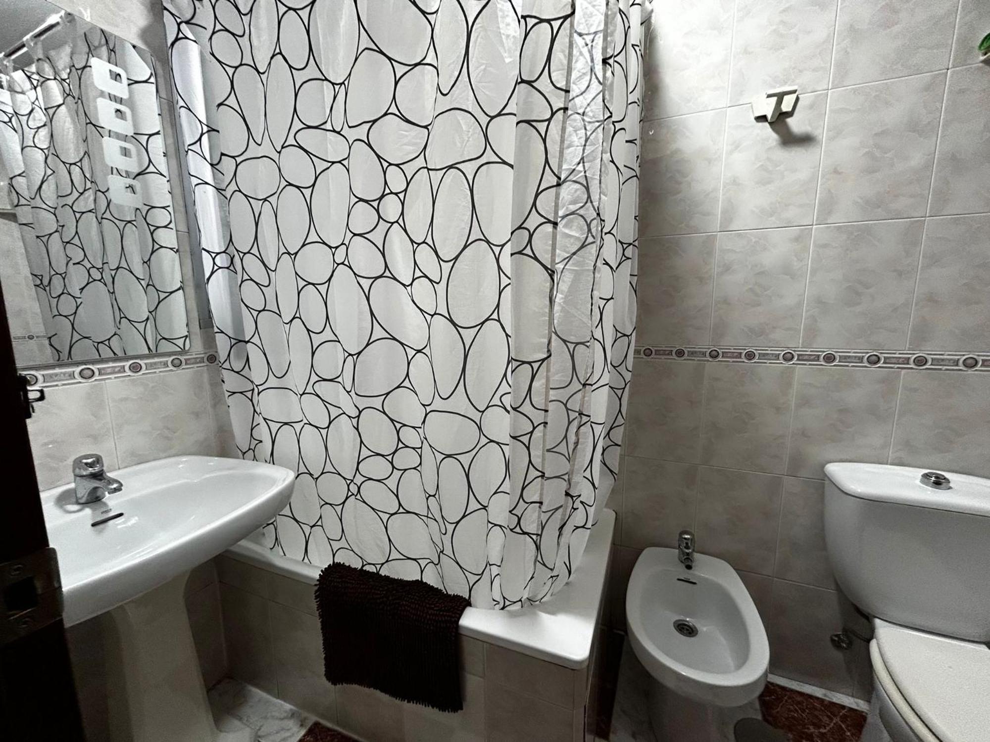 Santa Isabel Low Cost Rooms In Private House Севилья Номер фото