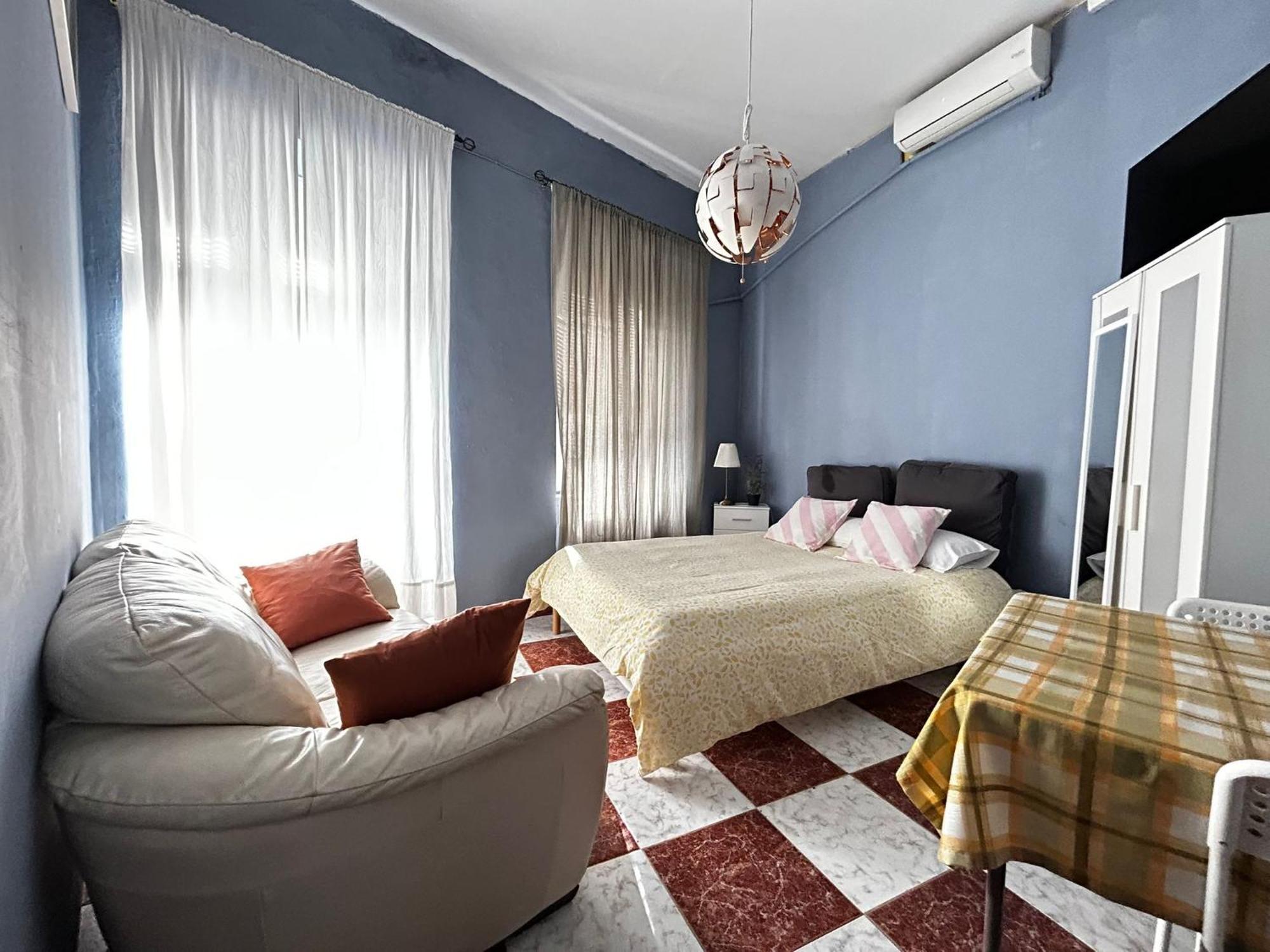 Santa Isabel Low Cost Rooms In Private House Севилья Экстерьер фото