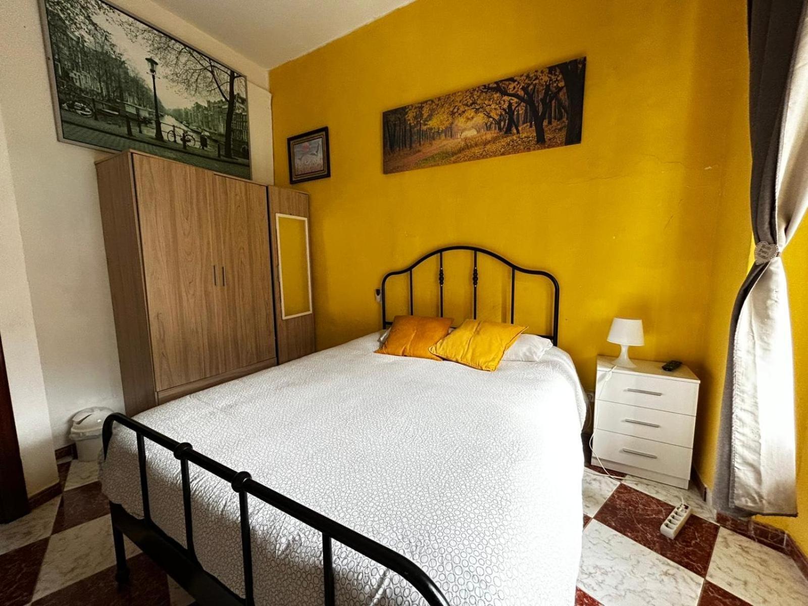Santa Isabel Low Cost Rooms In Private House Севилья Экстерьер фото