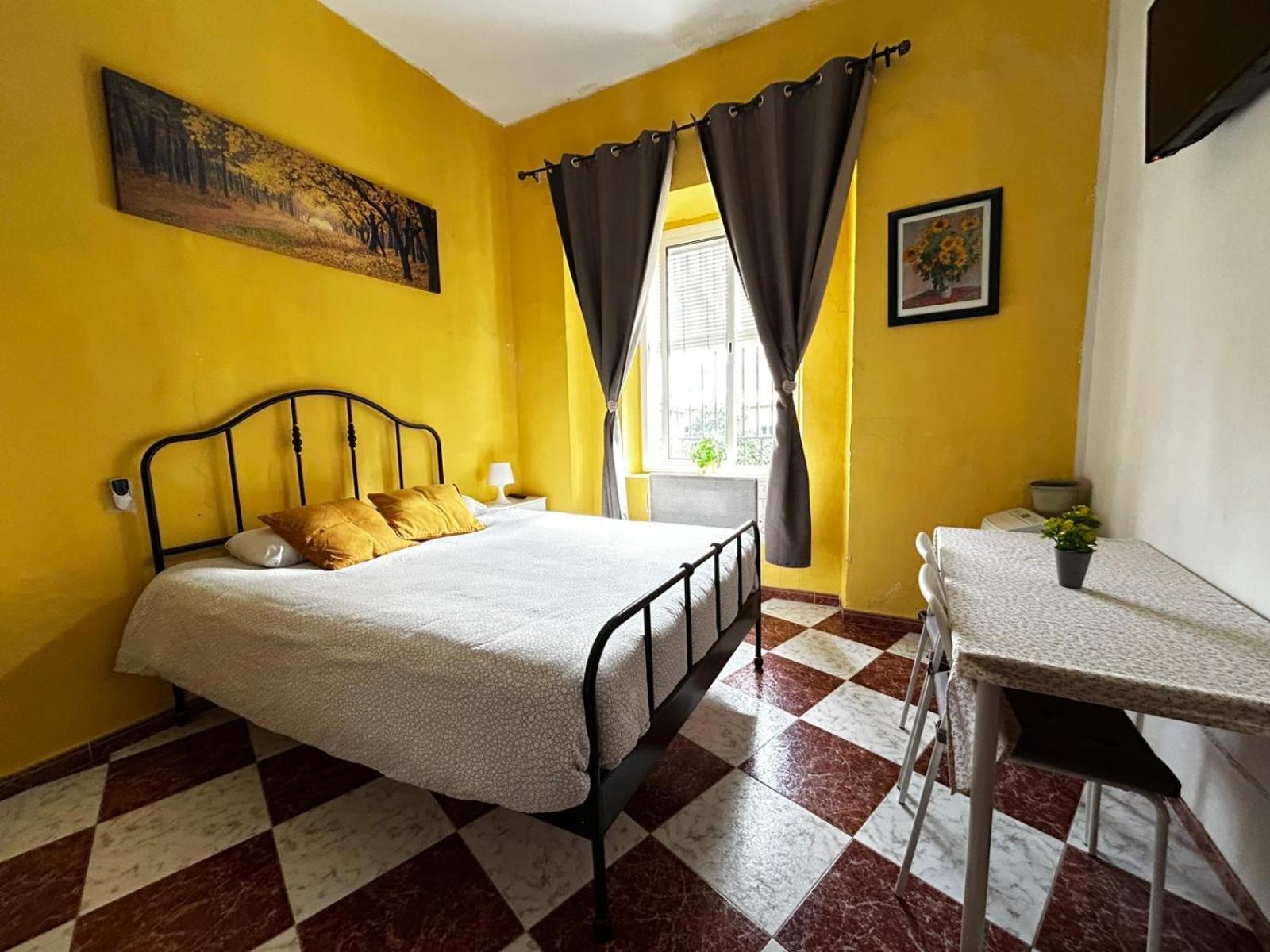 Santa Isabel Low Cost Rooms In Private House Севилья Экстерьер фото